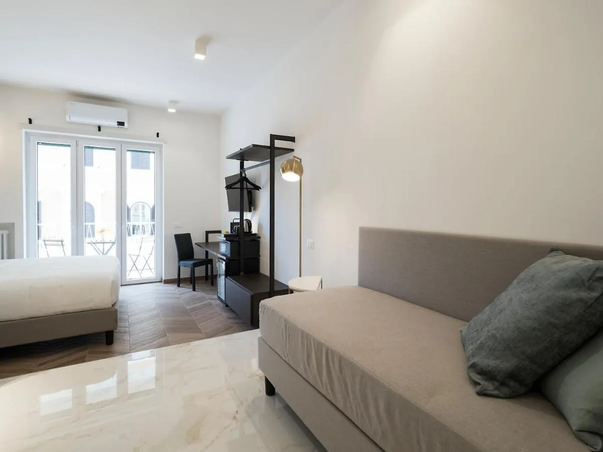 Savoia Rooms Roma 0*, Rome